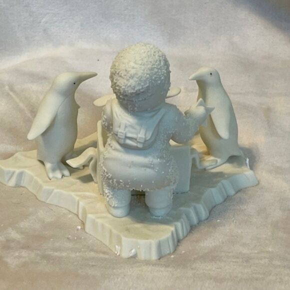 Dept 56 Winter Tales of the Snowbabies Helpful Friends Figurine Collectable - Picture 4 of 8